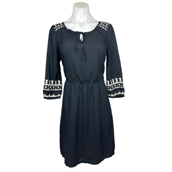 Old Navy Black White Embroidered 3/4 Sleeve Keyhole Neck Blouson Mini Dress Sz M - Picture 1 of 4